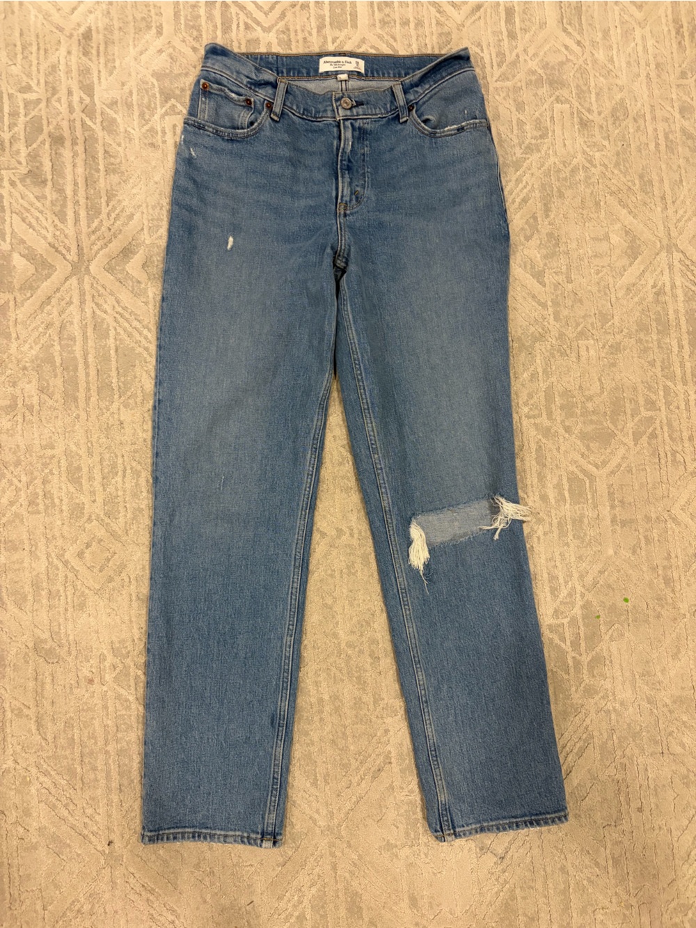 Abercrombie & Fitch women’s 90’s straight ripped low rise jeans size 28/6